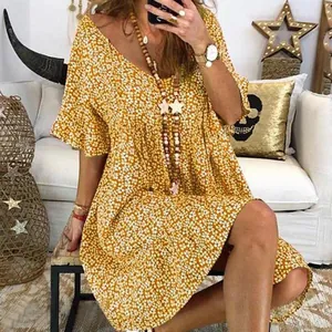 Vestido bohemio amarillo floral con mangas acampanadas y escote en V de estilo casual
