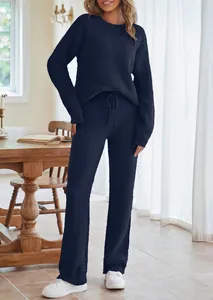 Detailansicht Damen Lounge-Set aus flauschigem Strick in Dunkelblau