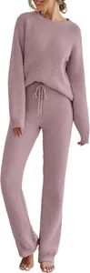 Gemütliches flauschiges Lounge-Set in Altrosa mit Sherpa-Textur und Kordelzug-Hose.