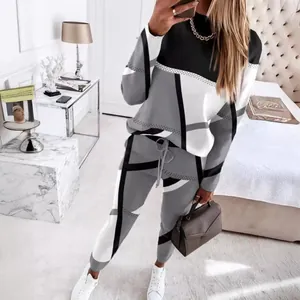 Casual geometric patchwork two-piece tracksuit set for women in grey and black