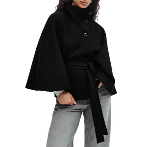 Elegante dames capejas in zwart met opstaande kraag en ceintuur in de taille voor herfst