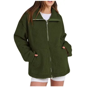 Giacca calda in pile sherpa da donna con collo alto verde oliva e zip integrale