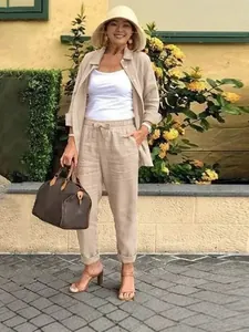 Ensemble décontracté chic en lin beige avec chemise à manches longues et pantalon large
