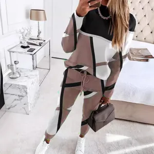 Stylish women's geometric color-block tracksuit set with long sleeves and matching pants