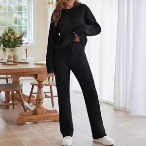 Schwarzes zweiteiliges Loungewear-Set mit Rundhalsausschnitt und warmer Strickhose für Damen