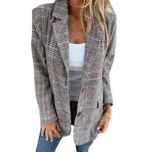 Elegant vintage women's grey houndstooth plaid blazer with classic lapel for autumn winter