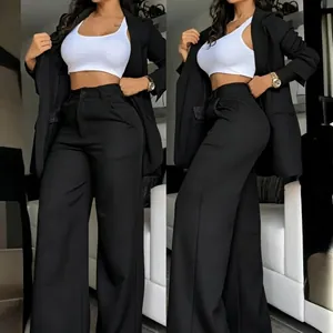 Ensemble tailleur noir chic pour femme avec blazer à manches fendues et pantalon