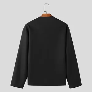 Πίσω όψη μαύρου μάλλινου oversized τζάκετ χωρίς γιακά για το φθινόπωρο και τον χειμώνα