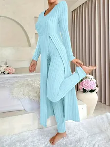 Completo due pezzi in maglia a coste azzurro con tunica a spacco laterale e leggings