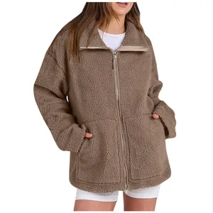 Giacca teddy fleece marrone oversize da donna con texture morbida e collo alto