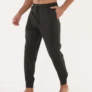 Vue détaillée du pantalon de jogging léger à séchage rapide avec cordon de serrage