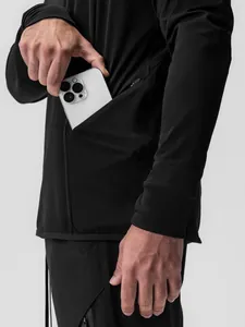 Herren Sport-Kapuzenpullover in Schwarz mit Reißverschlusstasche für das Handy