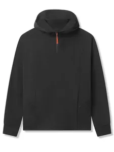 Schwarzer Herren-Sport-Kapuzenpullover mit Halbreißverschluss und orangefarbenem Akzent