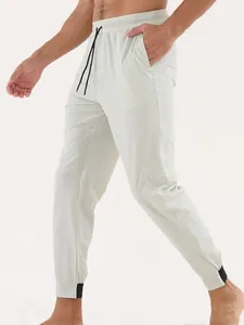 Pantalon de sport léger pour hommes à séchage rapide avec cordon de serrage et poignets.