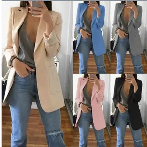 Blazer casual da donna con revers disponibile in beige, blu, grigio, rosa e nero.
