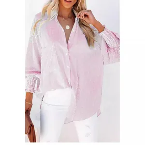 Oversize-Hemd mit rosa Streifen, Knopfleiste, gesmokten Bündchen und tiefen Schultern