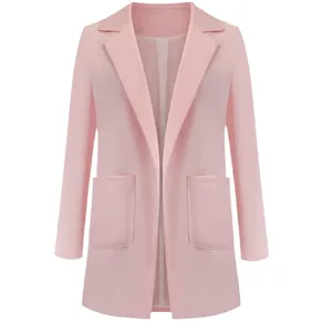 Elegante blazer rosa chiaro aperto da donna con revers a lancia e due tasche frontali