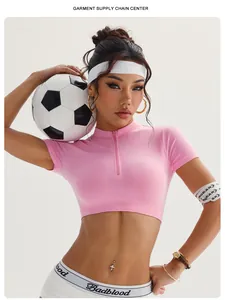 Detailaufnahme von pinkem nahtlosem Fitness-Crop-Top mit Reißverschluss