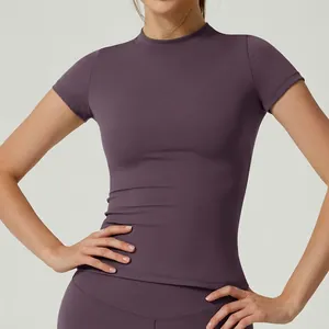 Camiseta de yoga de manga corta para mujer en tejido morado transpirable de secado rápido