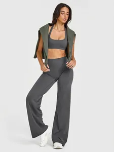 Ensemble de yoga gris professionnel avec brassière de sport et pantalon large pour femme
