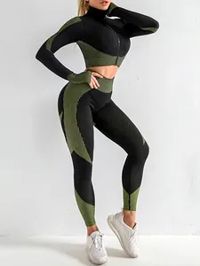 Set yoga due pezzi senza cuciture in nero e verde oliva con trama a nido d'ape