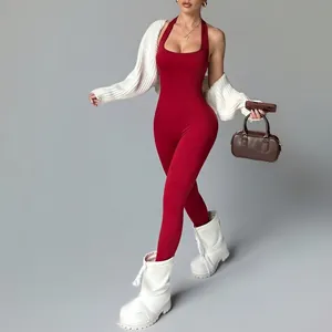 Combinaison de yoga rouge sans couture à licou pour fitness et sport pour femmes