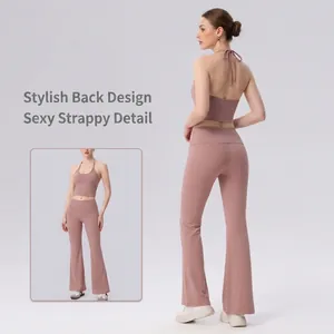 Zweiteiliges Yoga-Set mit Neckholder-Oberteil und ausgestellter Hose mit hoher Taille