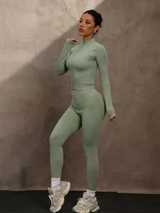 Set yoga a coste verde premium con giacca con zip a maniche lunghe e leggings a vita alta