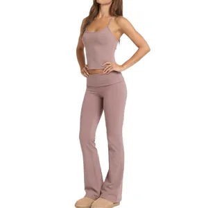Zweiteiliges Yoga-Set in Mauve mit Camisole-Top und Schlaghose mit hoher Taille
