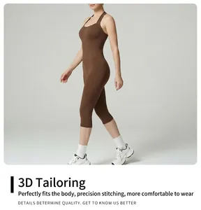 Tuta da yoga intera marrone senza cuciture con scollo all'americana per sport e gym.