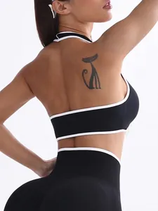 Reggiseno sportivo nero per yoga con bordo bianco e imbottiture rimovibili