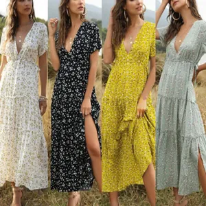 Détails de robes longues à fleurs, col en V, manches courtes et fente haute en couleurs