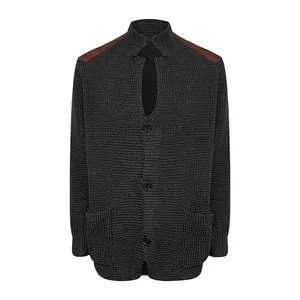 Cardigan in maglia vintage da uomo con toppe sulle spalle in PU marrone e bottoni.