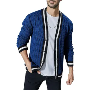 Cardigan da uomo blu in maglia a trecce con polsini a righe e bottoni argento
