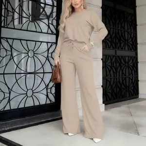 Elegante conjunto de dos piezas para mujer en caqui con pantalones de pierna ancha