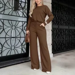 Elegante conjunto de salón marrón de manga larga con pantalones anchos de cintura alta mujer