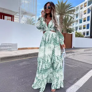 Elegantes Boho-Maxikleid mit Blumenmuster, V-Ausschnitt, langen Ärmeln und Taillenausschnitten
