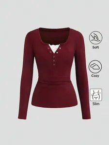 T-shirt bordeaux slim fit a maniche lunghe con bottoni Henley e pizzo bianco elegante
