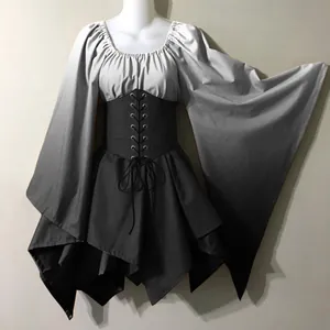 Abito rinascimentale gotico con maniche a campana e corsetto con stringhe in vita