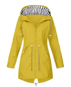 Gelbe wasserdichte Outdoor-Jacke mit Kapuze, Streifenfutter und verstellbarem Kordelzug