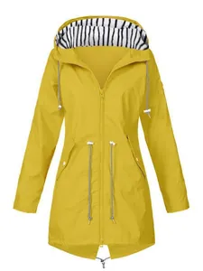 Leuchtend gelbe wasserdichte Windjacke mit Kapuze für Outdoor-Sport und Wandern