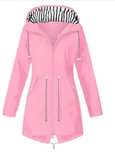 Rosa wasserfeste Outdoor-Jacke mit gestreiftem Kapuzenfutter und Kordelzug in der Taille