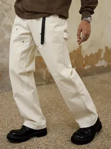 Détail du pantalon de travail ample pour homme blanc cassé avec accents vieillis