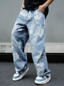 Jeans larghi da uomo azzurri con grandi stampe floreali di rose bianche e lavanda