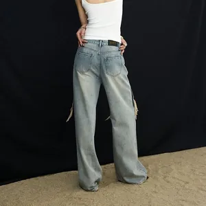 Vue arrière d'un jean large de style high street avec détails de patchwork effiloché