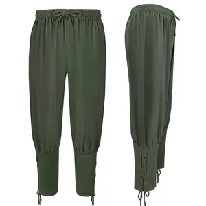 Dettaglio dei pantaloni Renaissance verde oliva con coulisse e lacci alle caviglie