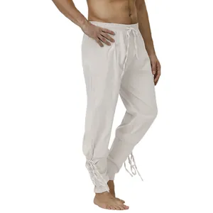 Vista detallada de los pantalones beige medievales con cordones para teatro y cosplay
