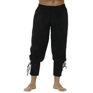 Pantalón medieval negro con detalles de cordones en los tobillos estilo steampunk.