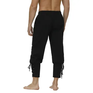Vista trasera de pantalones medievales negros estilo renacentista con cordones en tobillos