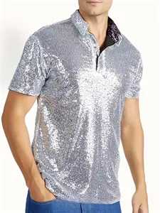 Polo da uomo con paillettes argento in stile disco retrò e texture scintillante